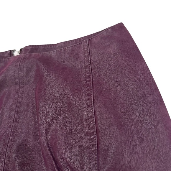 Free People Modern Femme Lined Vegan Leather Mini Skirt Pomegranate Wine size 4 - Picture 4 of 9